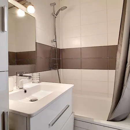 Moderne, Aux Pieds, Balcon Sud, Centre Les Menuires - Fr-1-344-888 *